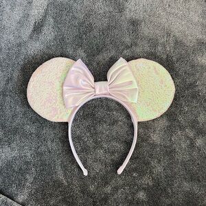 Iridescent Light Pink Sequin Minnie Ears with Pearl like Bow 🤍✨